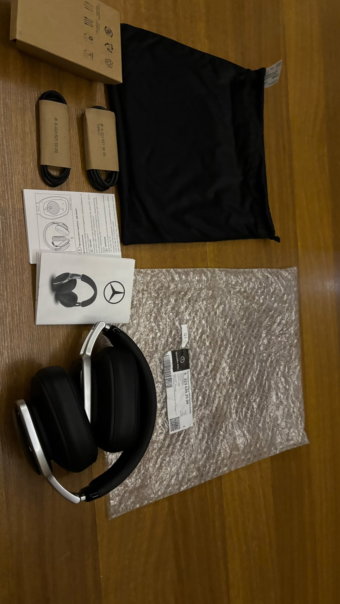Mercedes-Benz Kulaküstü Bluetooth Kulaklık Piano Black